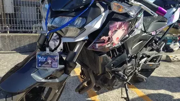 「『アイマス』合同ライブ「MOIW2025」に“アイ”が集まる！「のぼり」や「痛車」など会場周辺施策をレポート」の画像