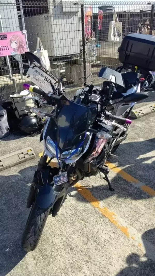 「『アイマス』合同ライブ「MOIW2025」に“アイ”が集まる！「のぼり」や「痛車」など会場周辺施策をレポート」の画像