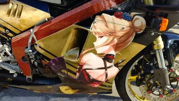 「『アイマス』合同ライブ「MOIW2025」に“アイ”が集まる！「のぼり」や「痛車」など会場周辺施策をレポート」の画像