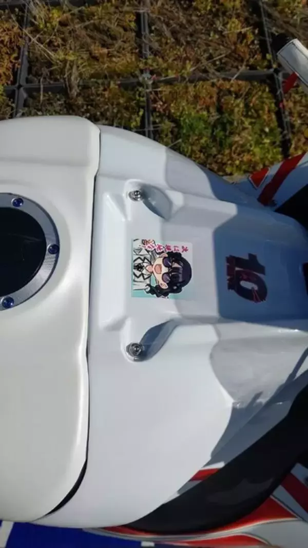 「『アイマス』合同ライブ「MOIW2025」に“アイ”が集まる！「のぼり」や「痛車」など会場周辺施策をレポート」の画像