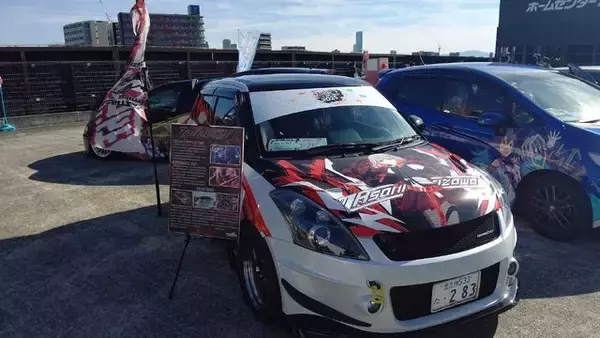 「『アイマス』合同ライブ「MOIW2025」に“アイ”が集まる！「のぼり」や「痛車」など会場周辺施策をレポート」の画像