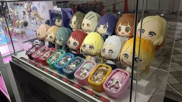 「『アイマス』合同ライブ「MOIW2025」に“アイ”が集まる！「のぼり」や「痛車」など会場周辺施策をレポート」の画像