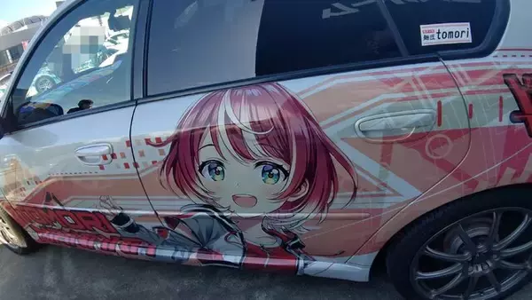 「『アイマス』合同ライブ「MOIW2025」に“アイ”が集まる！「のぼり」や「痛車」など会場周辺施策をレポート」の画像