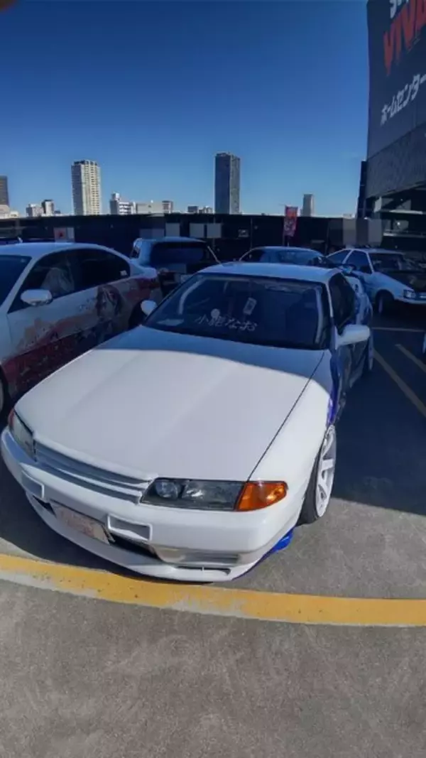 「『アイマス』合同ライブ「MOIW2025」に“アイ”が集まる！「のぼり」や「痛車」など会場周辺施策をレポート」の画像