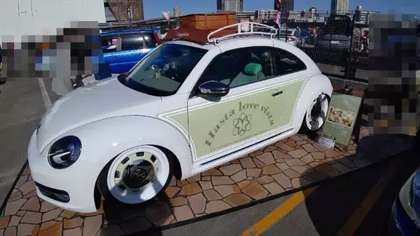 「『アイマス』合同ライブ「MOIW2025」に“アイ”が集まる！「のぼり」や「痛車」など会場周辺施策をレポート」の画像