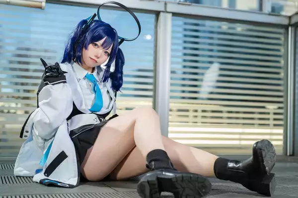 【コスプレ】ミニスカから伸びるもっちりした太ももの再現度が「計算通り。完璧。」！『ブルアカ』ユウカの微笑みに癒やされた【写真9枚】