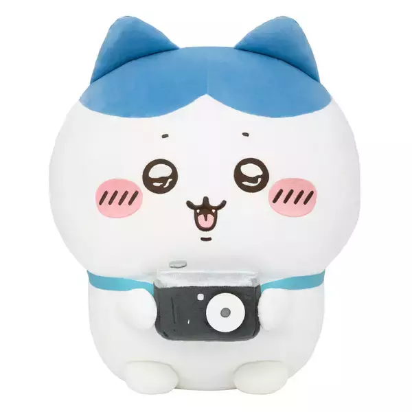 「「ちいかわ」何を引いてもハチワレが当たる「ハチワレだらけくじ」が可愛い！BIGぬいぐるみや「…ってコト！？」のクッションなどがズラリ」の画像