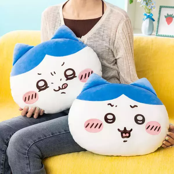 「「ちいかわ」何を引いてもハチワレが当たる「ハチワレだらけくじ」が可愛い！BIGぬいぐるみや「…ってコト！？」のクッションなどがズラリ」の画像