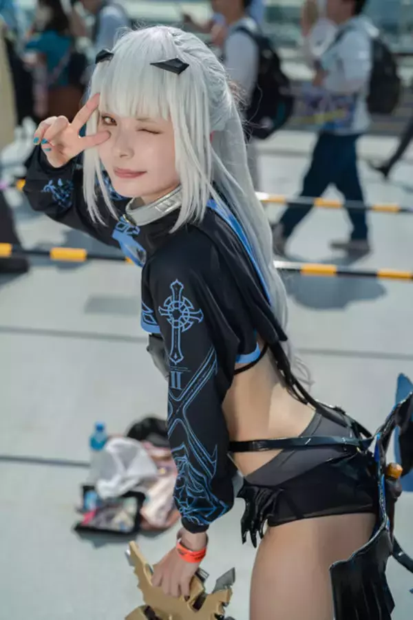 「【コスプレ】まるでフィギュア！くびれたウエストにスラリとしたプロポーションが美しい『FGO』の「メリュジーヌ」レイヤーに熱視線【写真9枚】」の画像