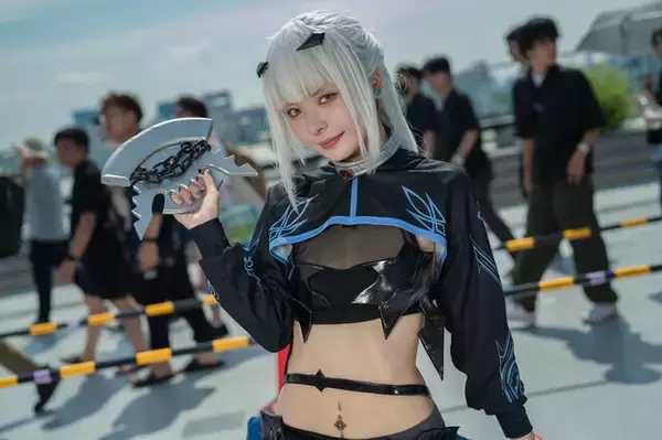 「【コスプレ】まるでフィギュア！くびれたウエストにスラリとしたプロポーションが美しい『FGO』の「メリュジーヌ」レイヤーに熱視線【写真9枚】」の画像