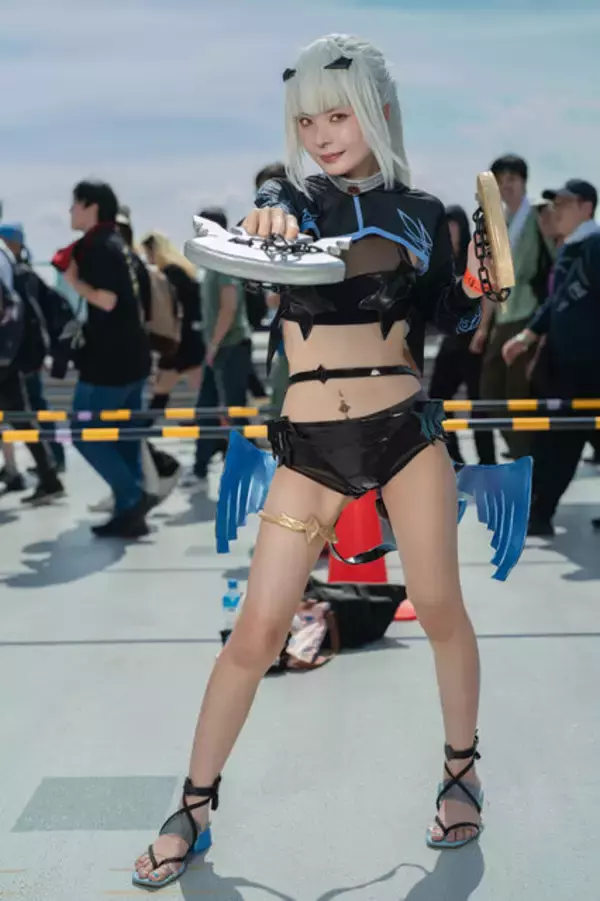 「【コスプレ】まるでフィギュア！くびれたウエストにスラリとしたプロポーションが美しい『FGO』の「メリュジーヌ」レイヤーに熱視線【写真9枚】」の画像