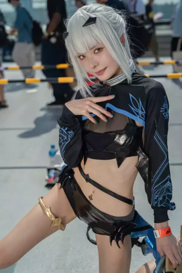 「【コスプレ】まるでフィギュア！くびれたウエストにスラリとしたプロポーションが美しい『FGO』の「メリュジーヌ」レイヤーに熱視線【写真9枚】」の画像