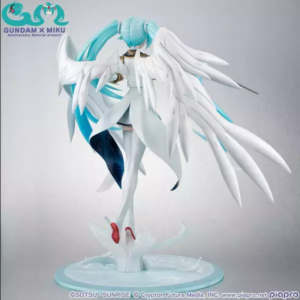 「「ウイングガンダムゼロ EW」モチーフの「初音ミク」フィギュアが再販！機体の羽などを衣装で再現」の画像