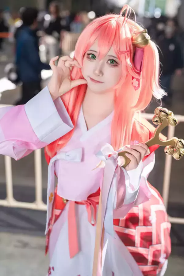 「【コスプレ】キラキラの瞳が可愛いぺこら！悩ましポーズ船長にキュートなみこちまで「ホロEXPO」美女レイヤー10選【写真43枚】」の画像