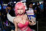 「【コスプレ】ミニスカドレスが可愛い『NIKKE』ドロシーの新人美少女レイヤーに密着！TGS2025でリアル10連ガチャにチャレンジ【写真16枚】」の画像2