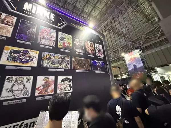 「【コスプレ】ミニスカドレスが可愛い『NIKKE』ドロシーの新人美少女レイヤーに密着！TGS2025でリアル10連ガチャにチャレンジ【写真16枚】」の画像