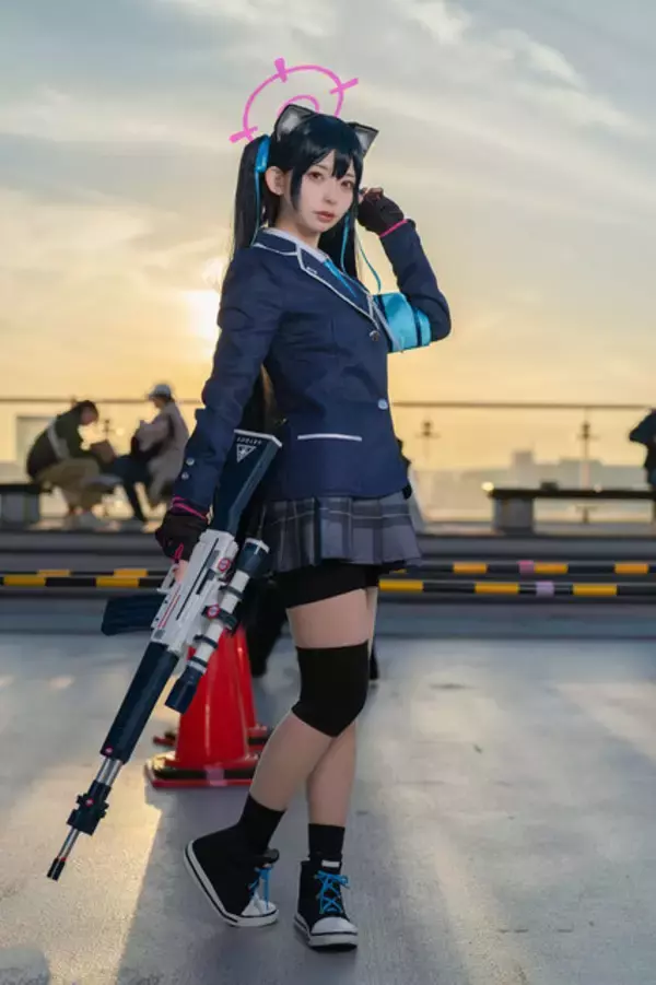 「【コスプレ】夕日に銃を構える美少女がエモすぎ...『ブルアカ』セリカレイヤーの本物ぶりに驚嘆！注目レイヤー・ゆき【写真8枚】」の画像