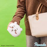 「「ちいかわ」まんまるお顔を連れ歩こッ!! リール付きで便利な「ぬいぐるみパスケースポーチ」がプライズに登場」の画像2