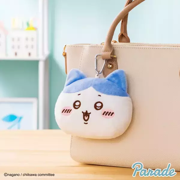 「「ちいかわ」まんまるお顔を連れ歩こッ!! リール付きで便利な「ぬいぐるみパスケースポーチ」がプライズに登場」の画像