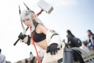 【コスプレ】鍛えられた腹筋＆美くびれに注目！『アークナイツ』マドロックが美しく強い肉体で魅せる【写真7枚】