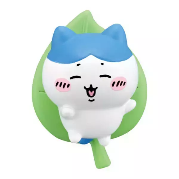 「「ちいかわ」マスコット付き入浴剤「びっくらたまご」がガシャポン展開！葉っぱに乗ってぷかぷかする姿に癒される」の画像