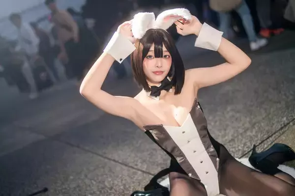 「【コスプレ】腰ほっそ！足なっが！台湾バニーガールの美脚が黒ストッキング×ハイヒールで映えまくる【写真8枚】」の画像