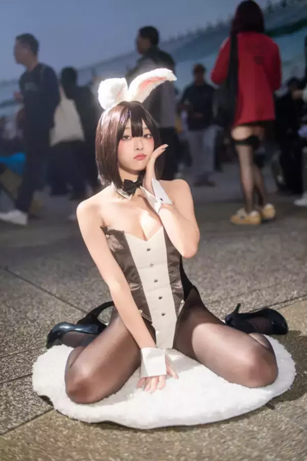 「【コスプレ】腰ほっそ！足なっが！台湾バニーガールの美脚が黒ストッキング×ハイヒールで映えまくる【写真8枚】」の画像