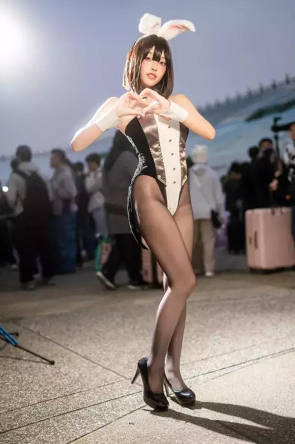 「【コスプレ】腰ほっそ！足なっが！台湾バニーガールの美脚が黒ストッキング×ハイヒールで映えまくる【写真8枚】」の画像