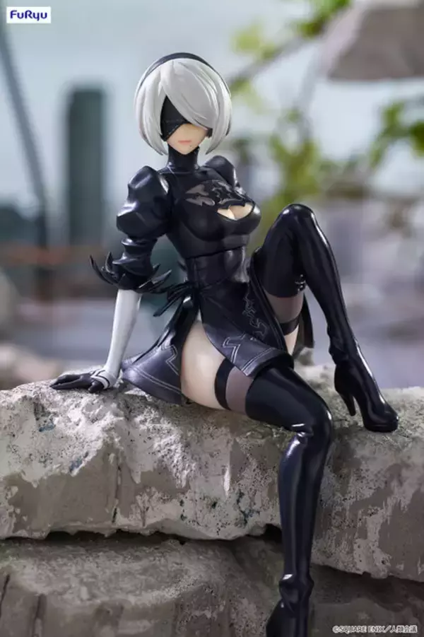 「ゲーセン等で探して！魅惑の太ももで抑えてくれる「2B」ぬーどるストッパーフィギュアにドキドキ」の画像