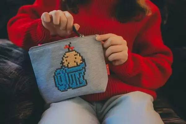 「“おくりもの”にピッタリな『MOTHER』新グッズが多数登場！『2』ロゴラグマットをはじめ、どせいさんのシルバーピアスやギフトバッグなど」の画像