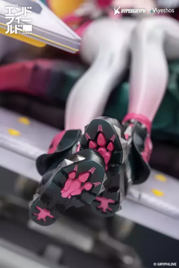 「自分好みの空間を演出！『アークナイツ：エンドフィールド』より「イヴォンヌ」が、ディスプレイに囲まれて座る姿で立体化」の画像