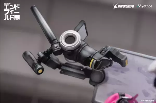 「自分好みの空間を演出！『アークナイツ：エンドフィールド』より「イヴォンヌ」が、ディスプレイに囲まれて座る姿で立体化」の画像