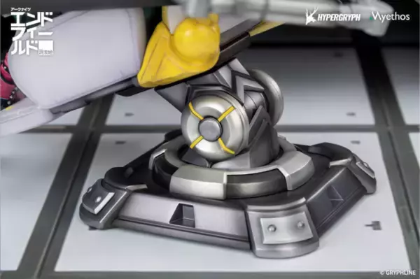 「自分好みの空間を演出！『アークナイツ：エンドフィールド』より「イヴォンヌ」が、ディスプレイに囲まれて座る姿で立体化」の画像