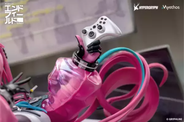 「自分好みの空間を演出！『アークナイツ：エンドフィールド』より「イヴォンヌ」が、ディスプレイに囲まれて座る姿で立体化」の画像