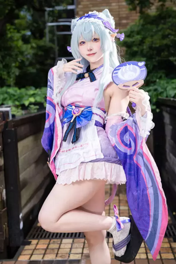 「【コスプレ】健康的な美脚が光る！『原神』夢見月瑞希が振り向きポーズとたおやかな表情で見るものすべてを癒す【写真10枚】」の画像