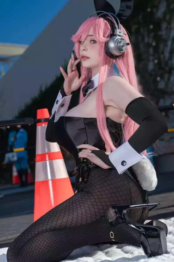 「【コスプレ】スタイル抜群のダイナマイトボディにバニー衣装が似合いすぎる！リアル“すーぱーそに子”な美女レイヤーに熱視線【写真9枚】」の画像