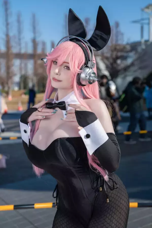 「【コスプレ】スタイル抜群のダイナマイトボディにバニー衣装が似合いすぎる！リアル“すーぱーそに子”な美女レイヤーに熱視線【写真9枚】」の画像