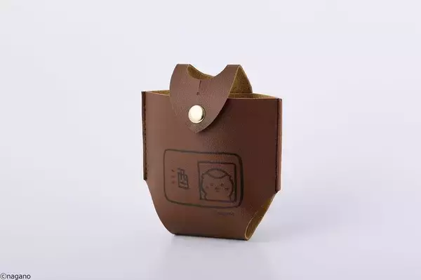 「「ちいかわ」くりまんじゅうが飲酒でキマってる！ 雑誌「MonoMaster」5月号の付録にスキットルやショットカップなど登場」の画像