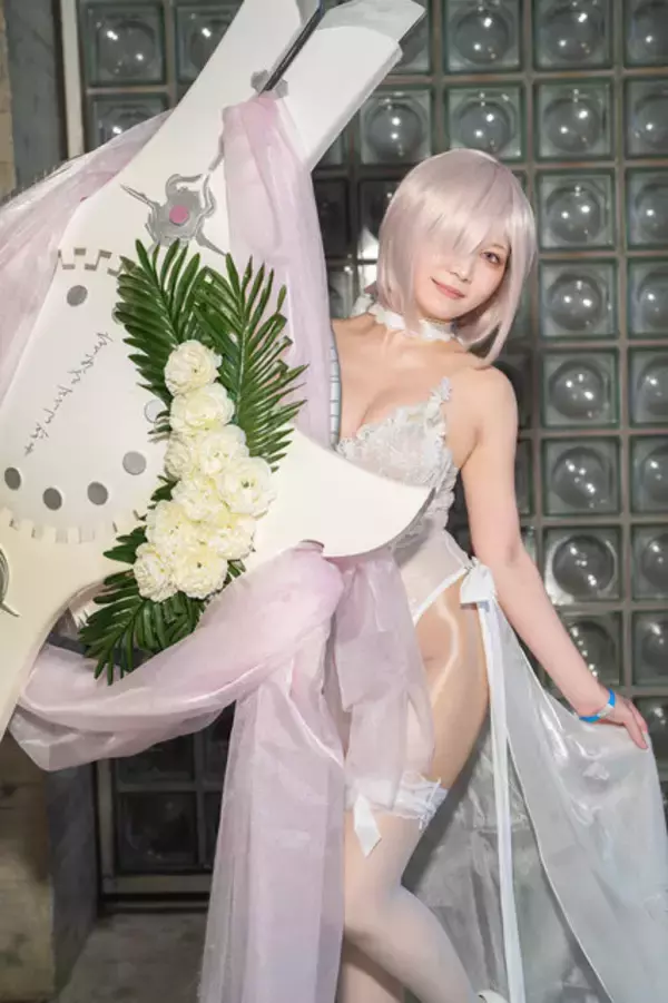 「【コスプレ】「先輩、わたしの花嫁姿どうですか？」『FGO』マシュの花嫁姿がエレガントで美しい！！人気レイヤー・りんごこ【写真10枚】」の画像