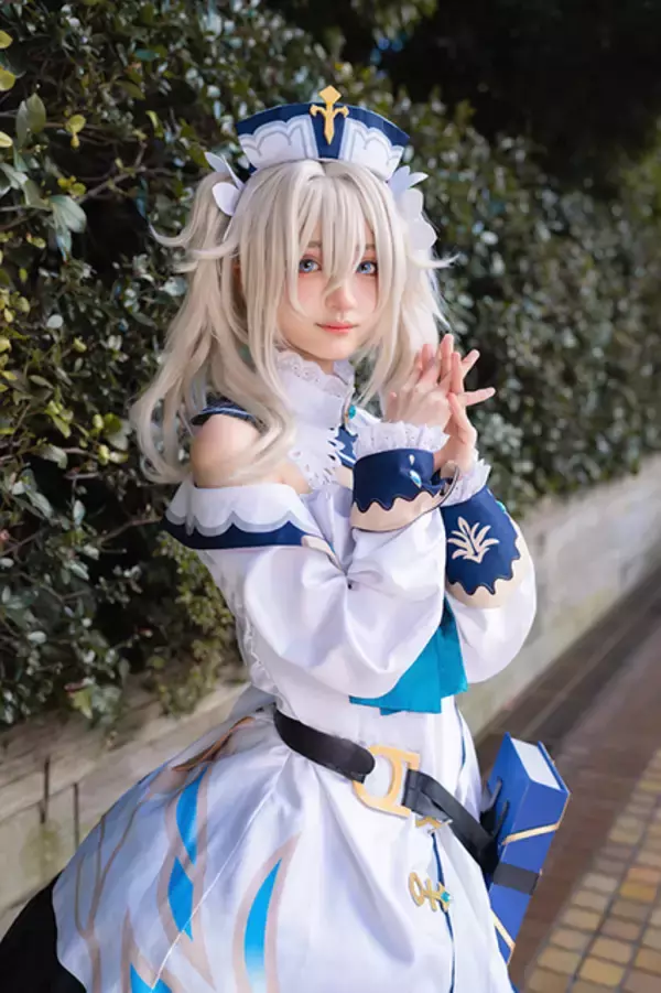 「【コスプレ】『原神』バーバラの目を見張るほどの透明感！ 注目レイヤー・山田叶夢【写真8枚】」の画像