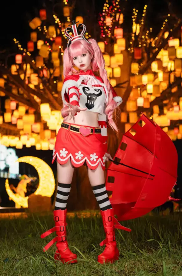 「【コスプレ】メイクからスタイルまで「ONE PIECE」ペローナの再現度が激高！人気レイヤー・芹香【写真8枚】」の画像