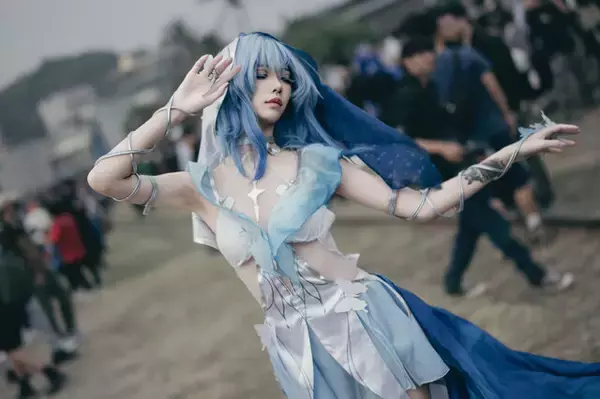 「【コスプレ】四肢の長さから腰の細さまで、『鳴潮』ショアキーパーを再現！スタイル抜群な台湾美女レイヤー【写真8枚】」の画像