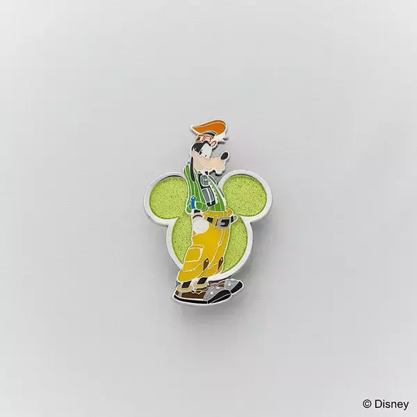 「『キングダム ハーツ』ソラ、王様たちのピンズがカッコイイ！オシャレなキーブレードチャーム付きペンケースなどが予約受付中」の画像