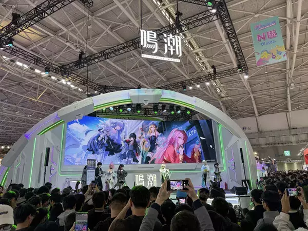 「【コスプレ】2ショット撮影ができた『鳴潮』ブース！スレンダーな美脚が光る千咲の美女レイヤーが素晴らしい【台北ゲームショウ2026】」の画像