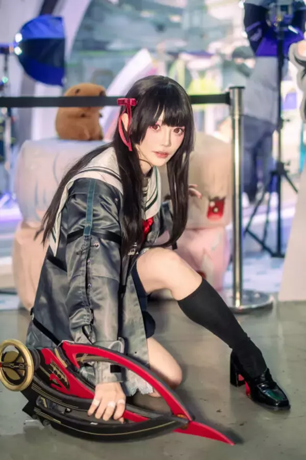 「【コスプレ】2ショット撮影ができた『鳴潮』ブース！スレンダーな美脚が光る千咲の美女レイヤーが素晴らしい【台北ゲームショウ2026】」の画像