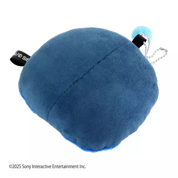 「初代プレステのクッションが順次発売！『ASTRO BOT』チャームは持ち歩けて、リストレストとして活用可能」の画像