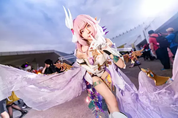 「【コスプレ】台湾美女の『崩壊3rd』エリシアが舞う！スラリとした細身の長身を活かした美しいポージングが躍動する【写真9枚】」の画像