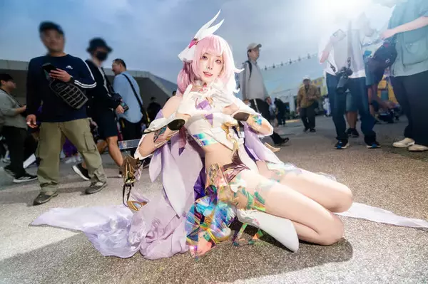 「【コスプレ】台湾美女の『崩壊3rd』エリシアが舞う！スラリとした細身の長身を活かした美しいポージングが躍動する【写真9枚】」の画像