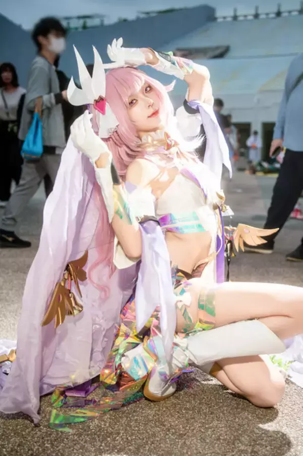 「【コスプレ】台湾美女の『崩壊3rd』エリシアが舞う！スラリとした細身の長身を活かした美しいポージングが躍動する【写真9枚】」の画像