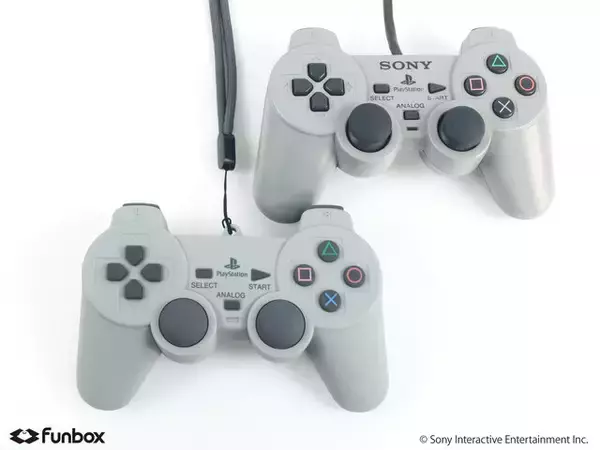 「初代「PlayStation」のコントローラーを再現！「シリコーンポーチ DUALSHOCK」が3月17日より発売」の画像